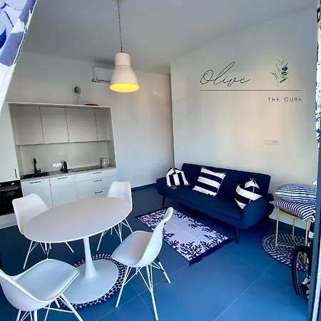 The Cube Apartment Pisak